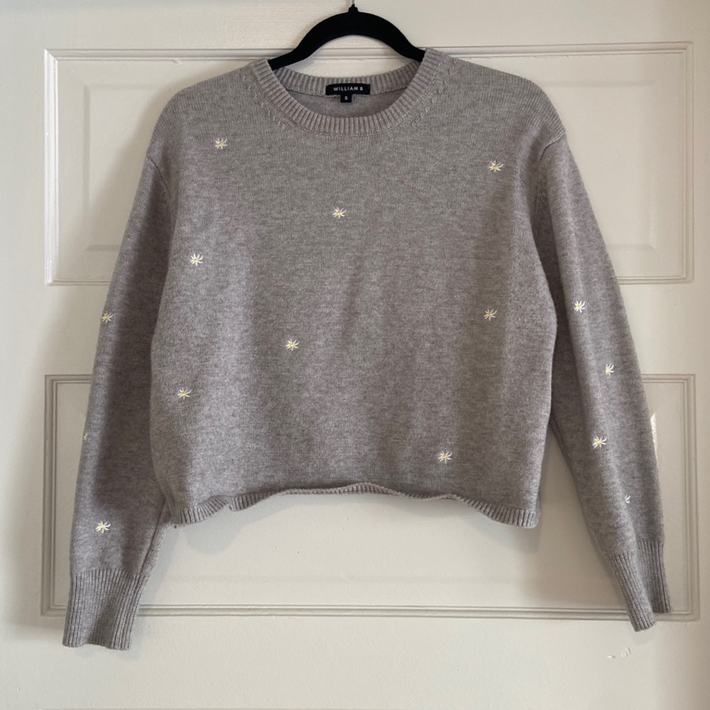 Crop sweater with daisy detail